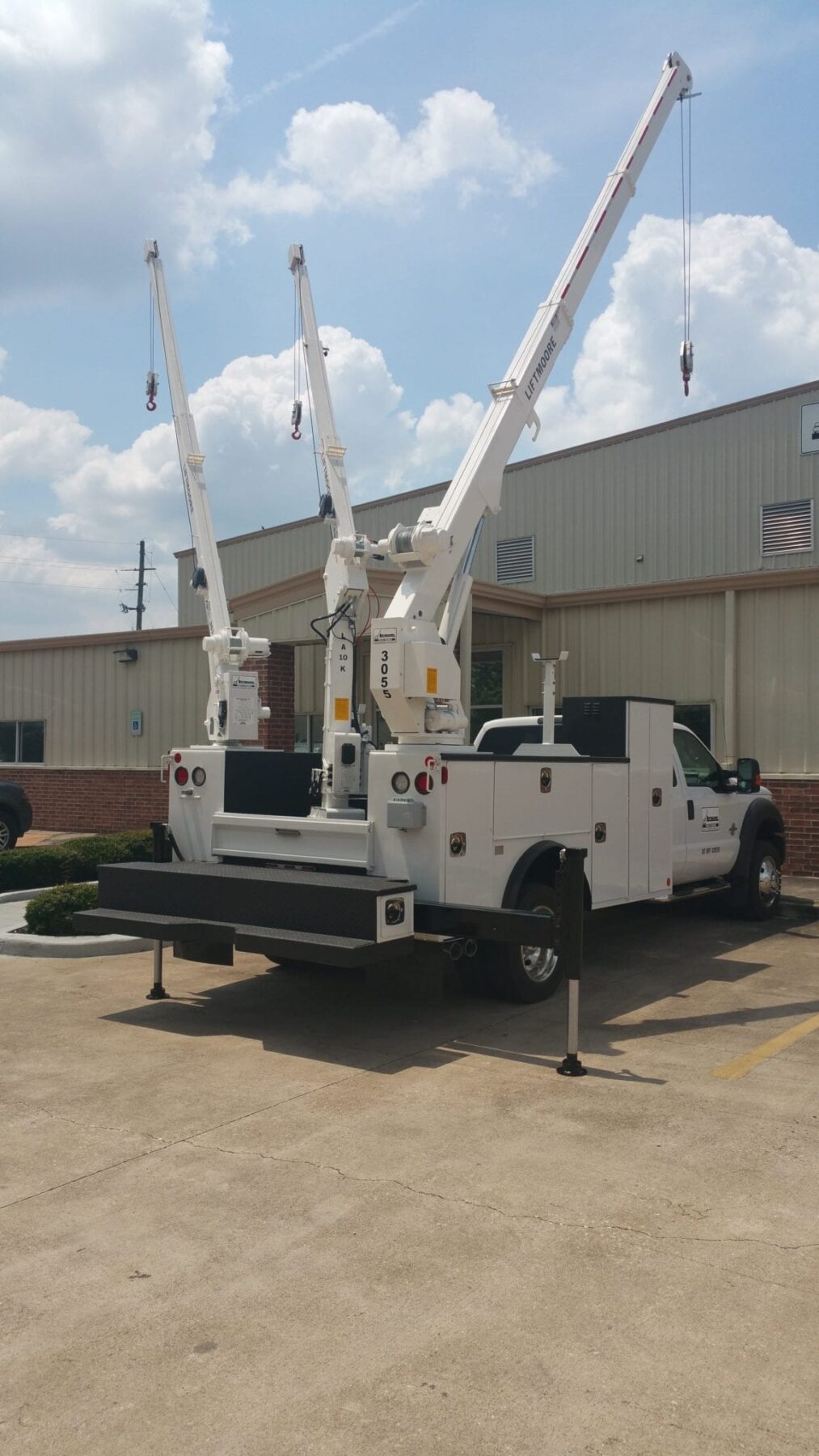 2015 F550 Demo Cranes Extended 2015 F550 Demo Cranes Extended